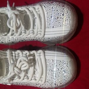 Steve Madden silver white sparkly tennis 6